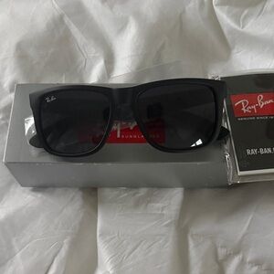 Ray-Ban Classic Black Sunglasses Women or Men